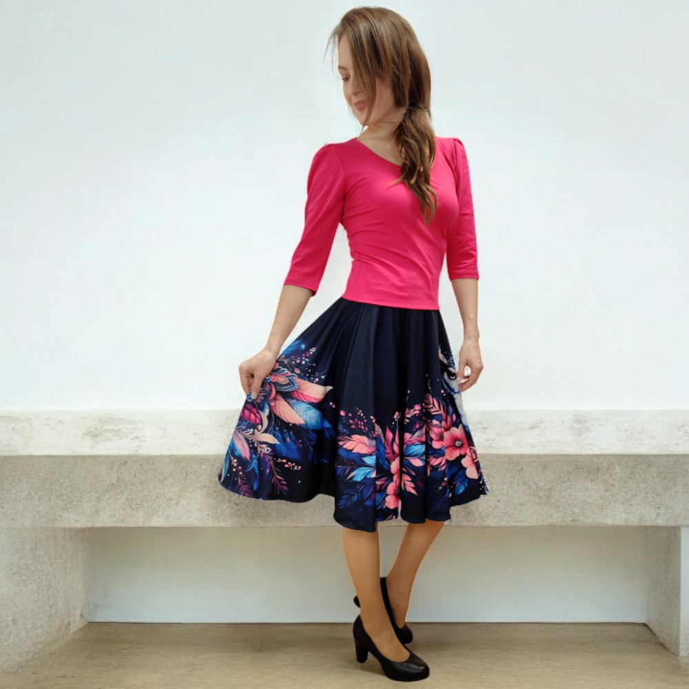 sukně s růžovým tričkem